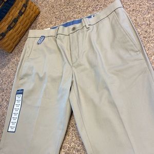 NWT Haggar Slim Fit Premium No Iron Khaki Pants 34W 32L Stretch Fabric